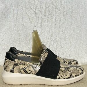 Clarks Womens Kayleigh Snakeprint SlipOn Casual Lightweight Shoes SZ US 7.5 M